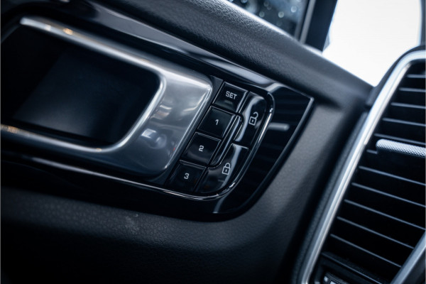 Porsche Cayenne Coupé 3.0 E-Hybrid - Sport Chrono l Panorama l 360c l Memory l Coupe Porsche Cayenne Coupé 3.0 E-Hybrid - Sport Chrono l Panorama l 360c l Memory l Coupe