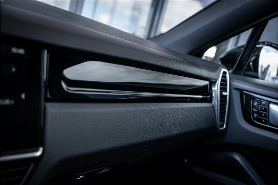 Porsche Cayenne Coupé 3.0 E-Hybrid - Sport Chrono l Panorama l 360c l Memory l Coupe Porsche Cayenne Coupé 3.0 E-Hybrid - Sport Chrono l Panorama l 360c l Memory l Coupe