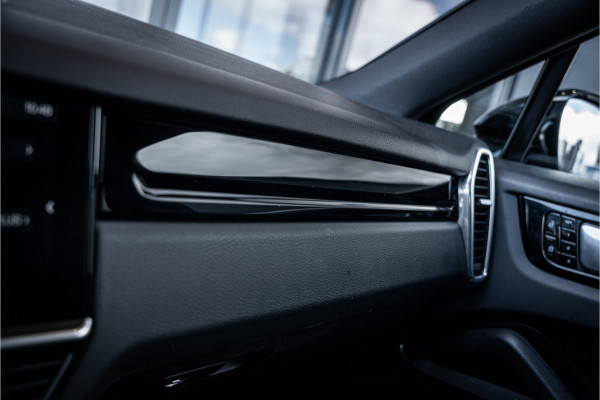 Porsche Cayenne Coupé 3.0 E-Hybrid - Sport Chrono l Panorama l 360c l Memory l Coupe Porsche Cayenne Coupé 3.0 E-Hybrid - Sport Chrono l Panorama l 360c l Memory l Coupe