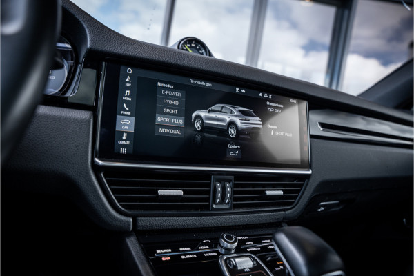 Porsche Cayenne Coupé 3.0 E-Hybrid - Sport Chrono l Panorama l 360c l Memory l Coupe Porsche Cayenne Coupé 3.0 E-Hybrid - Sport Chrono l Panorama l 360c l Memory l Coupe
