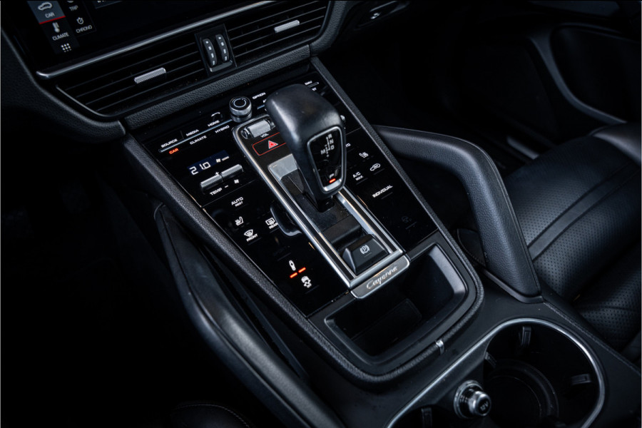 Porsche Cayenne Coupé 3.0 E-Hybrid - Sport Chrono l Panorama l 360c l Memory l Coupe Porsche Cayenne Coupé 3.0 E-Hybrid - Sport Chrono l Panorama l 360c l Memory l Coupe