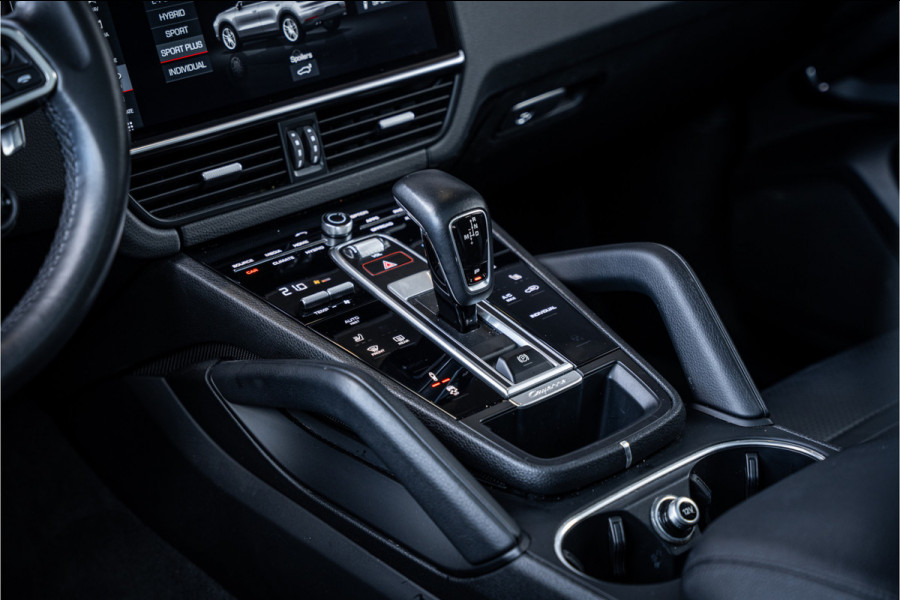 Porsche Cayenne Coupé 3.0 E-Hybrid - Sport Chrono l Panorama l 360c l Memory l Coupe Porsche Cayenne Coupé 3.0 E-Hybrid - Sport Chrono l Panorama l 360c l Memory l Coupe