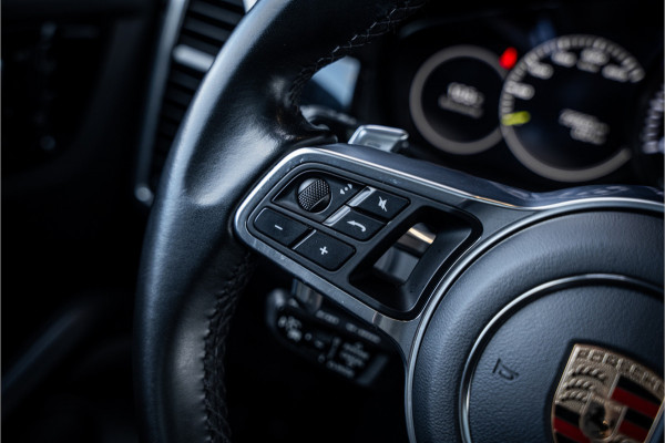 Porsche Cayenne Coupé 3.0 E-Hybrid - Sport Chrono l Panorama l 360c l Memory l Coupe Porsche Cayenne Coupé 3.0 E-Hybrid - Sport Chrono l Panorama l 360c l Memory l Coupe