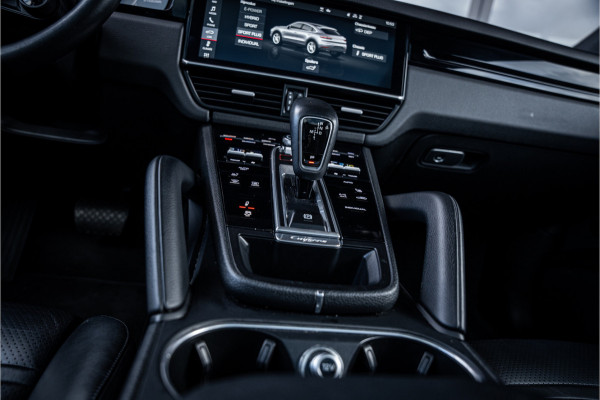 Porsche Cayenne Coupé 3.0 E-Hybrid - Sport Chrono l Panorama l 360c l Memory l Coupe Porsche Cayenne Coupé 3.0 E-Hybrid - Sport Chrono l Panorama l 360c l Memory l Coupe