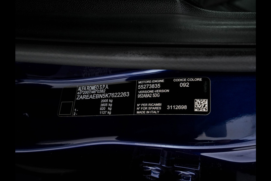 Alfa Romeo Giulia 2.0T B-Tech (INCL-BTW) Aut. *LUXURY-LEATHER | XENON | ADAPTIVE-CRUISE | MEMORY-PACK | HEATED-SPORTSEATS | KEYLESS | CAMERA | NAVI-FULLMAP | DAB+ | SHIFT-PADDLES | PRIVACY-GLASS | ECC | 18"ALU* Alfa Romeo Giulia 2.0T B-Tech (INCL-BTW) Aut. *LUXURY-LEATHER | XENON | ADAPTIVE-CRUISE | MEMORY-PACK | HEATED-SPORTSEATS | KEYLESS | CAMERA | NAVI-FULLMAP | DAB+ | SHIFT-PADDLES | PRIVACY-GLASS | ECC | 18"ALU*