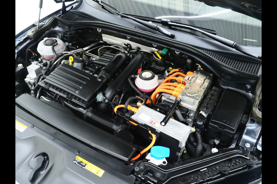 Škoda Superb Combi 1.4 TSI iV 218PK Style | Leder | Trekhaak | Adaptive Cruise | Virtual | Keyless | Memory | Carplay Škoda Superb Combi 1.4 TSI iV 218PK Style | Leder | Trekhaak | Adaptive Cruise | Virtual | Keyless | Memory | Carplay