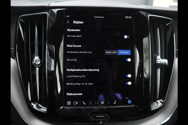 Volvo XC60 2.0 B4 R-Design /  Leder / Facelift / 21-inch Lichtmetaal Volvo XC60 2.0 B4 R-Design /  Leder / Facelift / 21-inch Lichtmetaal