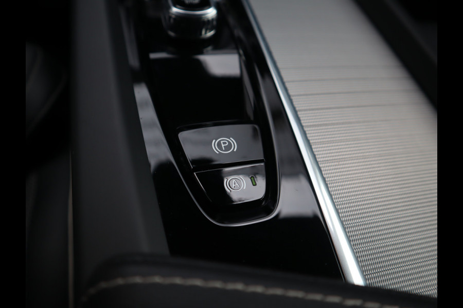 Volvo XC60 2.0 B4 R-Design /  Leder / Facelift / 21-inch Lichtmetaal Volvo XC60 2.0 B4 R-Design /  Leder / Facelift / 21-inch Lichtmetaal