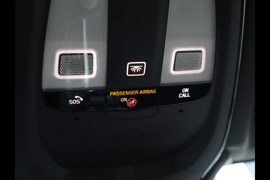 Volvo XC60 2.0 B4 R-Design /  Leder / Facelift / 21-inch Lichtmetaal Volvo XC60 2.0 B4 R-Design /  Leder / Facelift / 21-inch Lichtmetaal