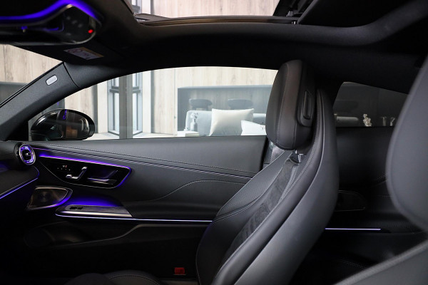 Mercedes-Benz CLE Coupé 300 e AMG Line / Head Up / 360 Camera / Acc / Lane Assist / BURMESTER / Elek Stoelen / Memory / Pano / 20 Mercedes-Benz CLE Coupé 300 e AMG Line / Head Up / 360 Camera / Acc / Lane Assist / BURMESTER / Elek Stoelen / Memory / Pano / 20