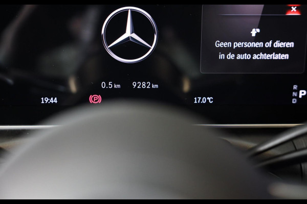 Mercedes-Benz CLE Coupé 300 e AMG Line / Head Up / 360 Camera / Acc / Lane Assist / BURMESTER / Elek Stoelen / Memory / Pano / 20 Mercedes-Benz CLE Coupé 300 e AMG Line / Head Up / 360 Camera / Acc / Lane Assist / BURMESTER / Elek Stoelen / Memory / Pano / 20