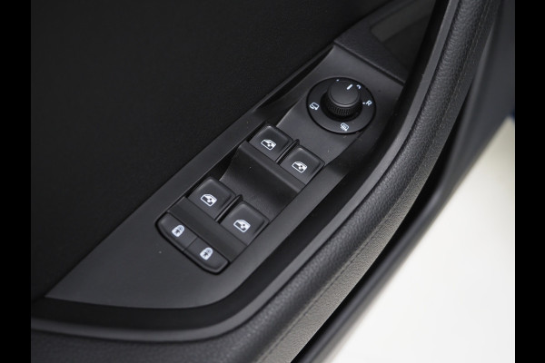 Škoda Superb Combi 1.4 TSI iV 218PK Style | Leder | Trekhaak | Adaptive Cruise | Virtual | Keyless | Memory | Carplay Škoda Superb Combi 1.4 TSI iV 218PK Style | Leder | Trekhaak | Adaptive Cruise | Virtual | Keyless | Memory | Carplay