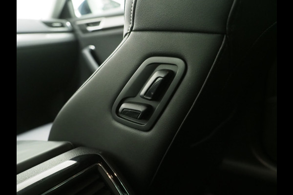 Škoda Superb Combi 1.4 TSI iV 218PK Style | Leder | Trekhaak | Adaptive Cruise | Virtual | Keyless | Memory | Carplay Škoda Superb Combi 1.4 TSI iV 218PK Style | Leder | Trekhaak | Adaptive Cruise | Virtual | Keyless | Memory | Carplay