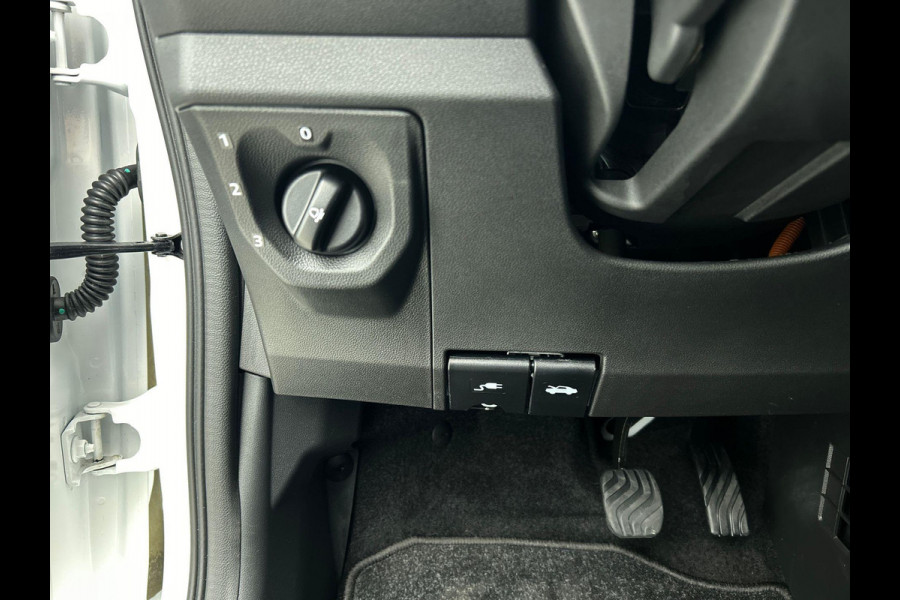 Dacia Spring Extreme 65 26.8 kWh Climate control Cruise control Parkeersensoren Achteruitrijcamera Navigatie LED Apple Carplay/ Android Auto Dacia Spring Extreme 65 26.8 kWh Climate control Cruise control Parkeersensoren Achteruitrijcamera Navigatie LED Apple Carplay/ Android Auto