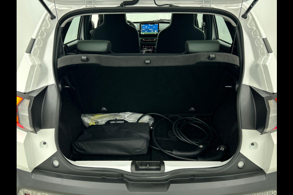Dacia Spring Extreme 65 26.8 kWh Climate control Cruise control Parkeersensoren Achteruitrijcamera Navigatie LED Apple Carplay/ Android Auto Dacia Spring Extreme 65 26.8 kWh Climate control Cruise control Parkeersensoren Achteruitrijcamera Navigatie LED Apple Carplay/ Android Auto