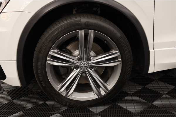 Volkswagen Tiguan 2.0 TSI 4Motion Highline Business R | R Line binnen & buiten | Automaat | 4x4 | Trekhaak | hoge instap | BTW voor bedrijven verekenbaar |