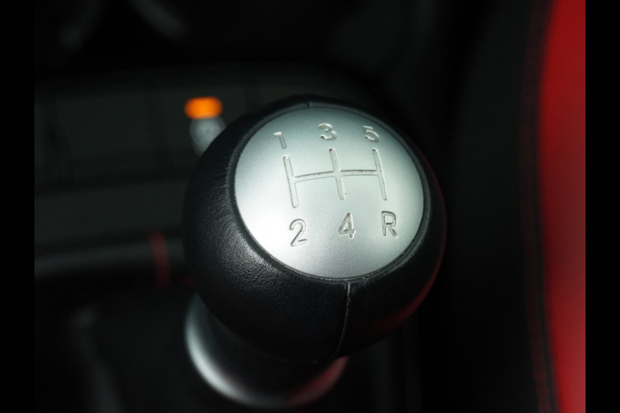 Kia Picanto 1.0 DPi GT-Line - Apple Carplay/Android Auto - Cruise Control - Climate Control -  Leren Bekleding - Navigatie - - Fabrieksgarantie tot 05-2031 Kia Picanto 1.0 DPi GT-Line - Apple Carplay/Android Auto - Cruise Control - Climate Control -  Leren Bekleding - Navigatie - - Fabrieksgarantie tot 05-2031