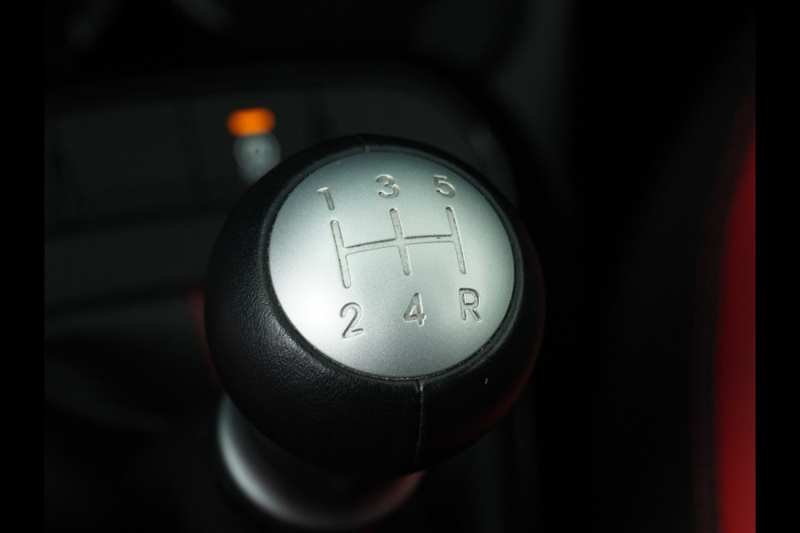 Kia Picanto 1.0 DPi GT-Line - Apple Carplay/Android Auto - Cruise Control - Climate Control - Lederen Bekleding - Navigatie - - Fabrieksgarantie tot 05-2031 Kia Picanto 1.0 DPi GT-Line - Apple Carplay/Android Auto - Cruise Control - Climate Control - Lederen Bekleding - Navigatie - - Fabrieksgarantie tot 05-2031