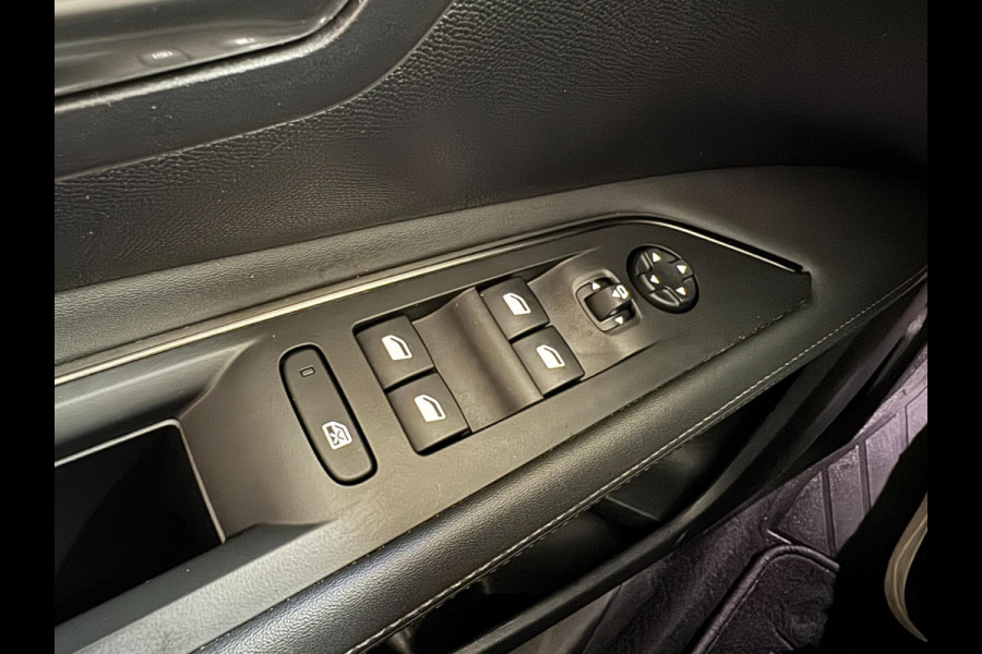 Peugeot 3008 1.2 PureTech Blue Lease Premium AUTOMAAT CAMERA CARPLAY HALF LEDER Peugeot 3008 1.2 PureTech Blue Lease Premium AUTOMAAT CAMERA CARPLAY HALF LEDER