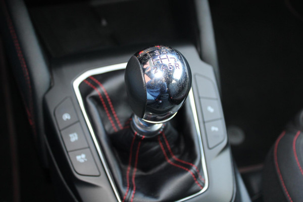 Ford FOCUS Wagon 1.0 EcoBoost Hybrid ST Line X 155pk | Winter Pack | AGR-stoelen | Bang&Olufsen | Adaptive LED | Adaptive cruise control | Elektrische achterklep | Achteruitrijcamera Ford FOCUS Wagon 1.0 EcoBoost Hybrid ST Line X 155pk | Winter Pack | AGR-stoelen | Bang&Olufsen | Adaptive LED | Adaptive cruise control | Elektrische achterklep | Achteruitrijcamera