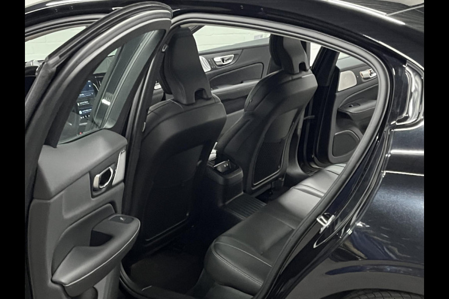 Volvo S60 2.0 Recharge T8 AWD Ultimate Dark *455 PK* | Massage | Open dak | Bowers & Wilkins | Adapt. cruise | Stoelventilatie & Stoelverwarming Volvo S60 2.0 Recharge T8 AWD Ultimate Dark *455 PK* | Massage | Open dak | Bowers & Wilkins | Adapt. cruise | Stoelventilatie & Stoelverwarming