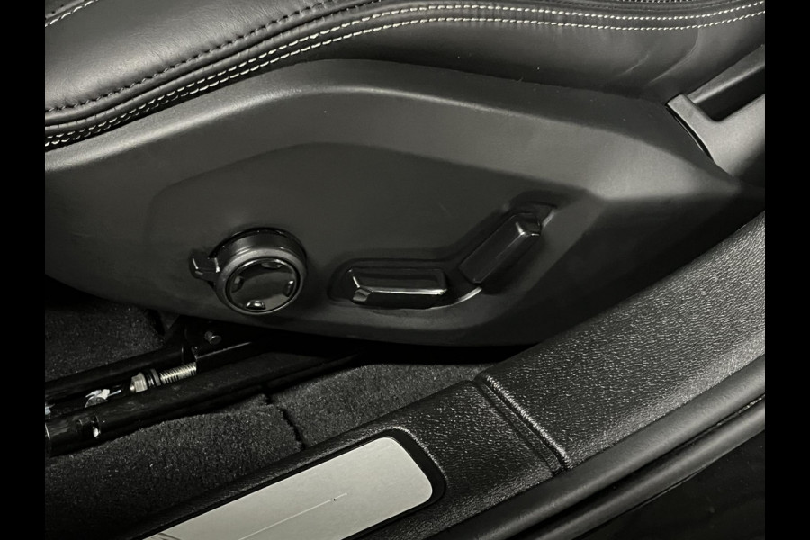 Volvo S60 2.0 Recharge T8 AWD Ultimate Dark *455 PK* | Massage | Open dak | Bowers & Wilkins | Adapt. cruise | Stoelventilatie & Stoelverwarming Volvo S60 2.0 Recharge T8 AWD Ultimate Dark *455 PK* | Massage | Open dak | Bowers & Wilkins | Adapt. cruise | Stoelventilatie & Stoelverwarming