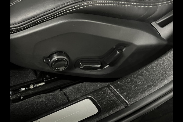 Volvo S60 2.0 Recharge T8 AWD Ultimate Dark *455 PK* | Massage | Open dak | Bowers & Wilkins | Adapt. cruise | Stoelventilatie & Stoelverwarming Volvo S60 2.0 Recharge T8 AWD Ultimate Dark *455 PK* | Massage | Open dak | Bowers & Wilkins | Adapt. cruise | Stoelventilatie & Stoelverwarming