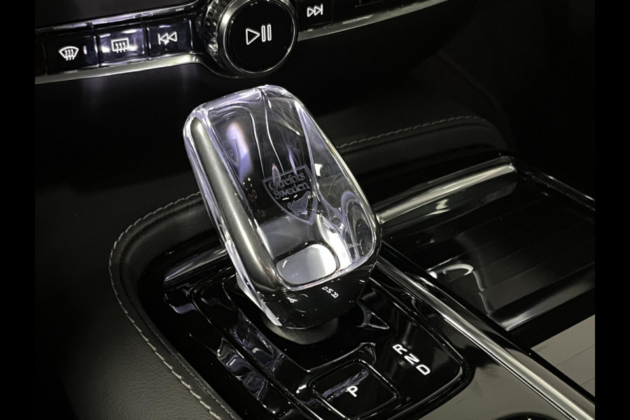 Volvo S60 2.0 Recharge T8 AWD Ultimate Dark *455 PK* | Massage | Open dak | Bowers & Wilkins | Adapt. cruise | Stoelventilatie & Stoelverwarming Volvo S60 2.0 Recharge T8 AWD Ultimate Dark *455 PK* | Massage | Open dak | Bowers & Wilkins | Adapt. cruise | Stoelventilatie & Stoelverwarming