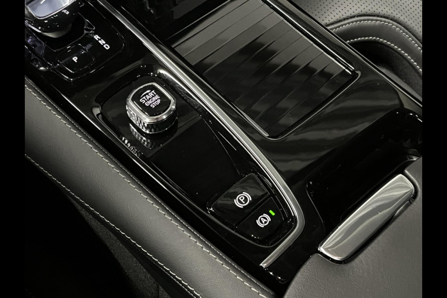 Volvo S60 2.0 Recharge T8 AWD Ultimate Dark *455 PK* | Massage | Open dak | Bowers & Wilkins | Adapt. cruise | Stoelventilatie & Stoelverwarming Volvo S60 2.0 Recharge T8 AWD Ultimate Dark *455 PK* | Massage | Open dak | Bowers & Wilkins | Adapt. cruise | Stoelventilatie & Stoelverwarming