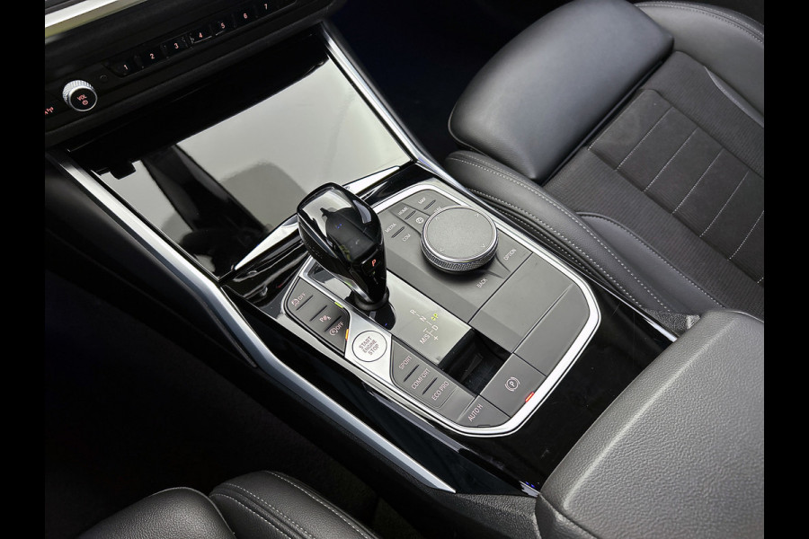 BMW 3-serie 320i Executive Edition(NL-auto, Dealer onderH, Navi Prof, StoelV, Sportstoelen, Parkeerhulp, Etc) BMW 3-serie 320i Executive Edition(NL-auto, Dealer onderH, Navi Prof, StoelV, Sportstoelen, Parkeerhulp, Etc)