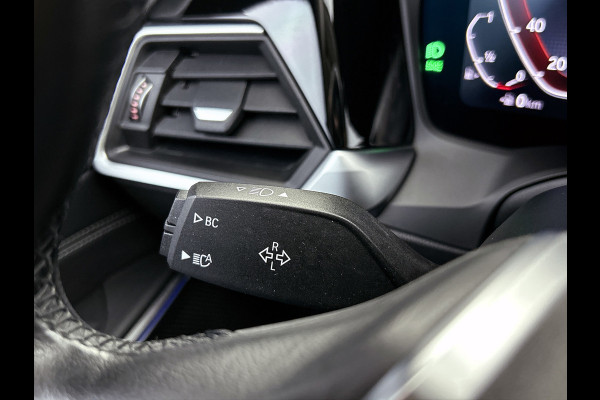 BMW 3-serie 320i Executive Edition(NL-auto, Dealer onderH, Navi Prof, StoelV, Sportstoelen, Parkeerhulp, Etc) BMW 3-serie 320i Executive Edition(NL-auto, Dealer onderH, Navi Prof, StoelV, Sportstoelen, Parkeerhulp, Etc)