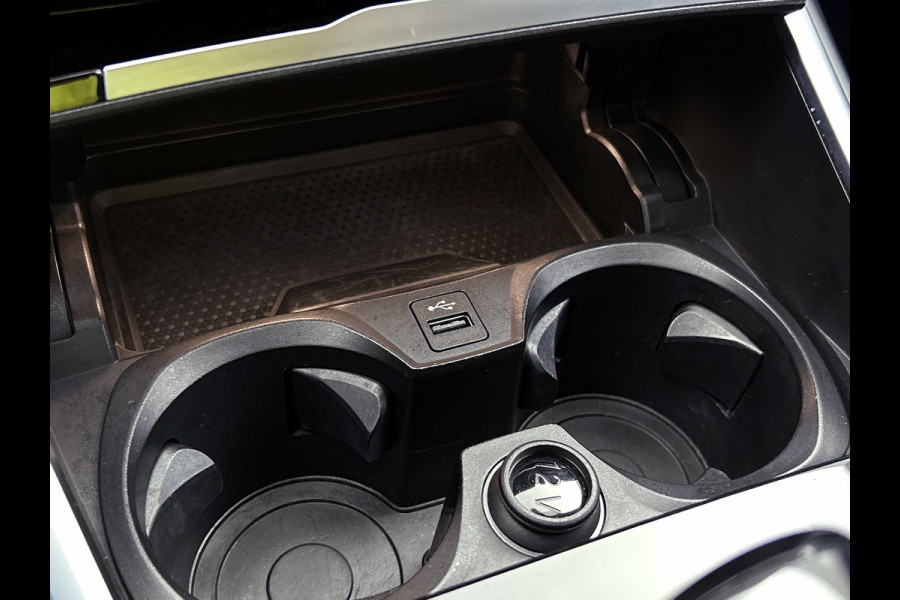 BMW 3-serie 320i Executive Edition(NL-auto, Dealer onderH, Navi Prof, StoelV, Sportstoelen, Parkeerhulp, Etc) BMW 3-serie 320i Executive Edition(NL-auto, Dealer onderH, Navi Prof, StoelV, Sportstoelen, Parkeerhulp, Etc)