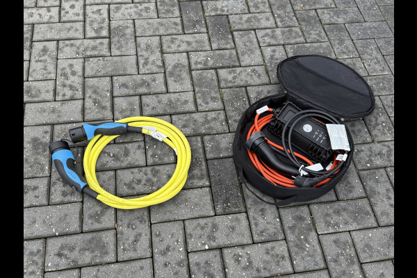 Peugeot e-Traveller 75 kWh Business VIP / PRIJS INCL BTW /**7.401 KM**/ FULL ELECTRIC / 6-PERSOONS / 2x SCHUIFDEUR / LEDER / MASSAGE......