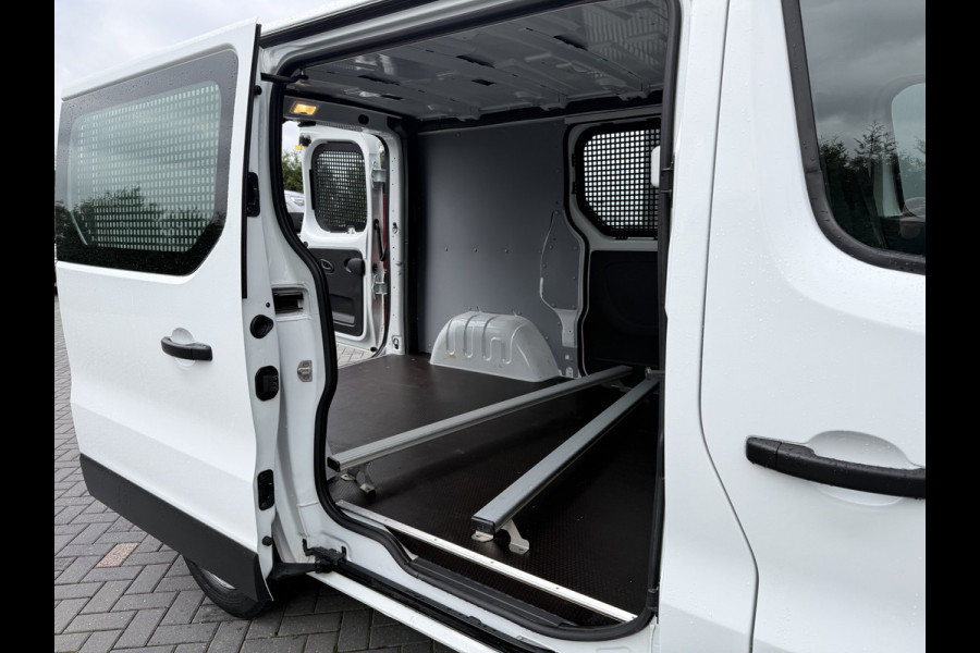 Renault Trafic 2.0 dCi 145 PK AUTOMAAT / L1H1 / 2x SCHUIFDEUR / TREKHAAK / AIRCO / CRUISE / 3-ZITS / LED Renault Trafic 2.0 dCi 145 PK AUTOMAAT / L1H1 / 2x SCHUIFDEUR / TREKHAAK / AIRCO / CRUISE / 3-ZITS / LED