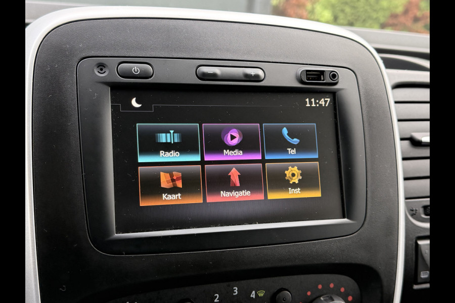 Renault Trafic 2.0 dCi 145 PK AUTOMAAT / L1H1 / 2x SCHUIFDEUR / TREKHAAK / AIRCO / CRUISE / 3-ZITS / LED Renault Trafic 2.0 dCi 145 PK AUTOMAAT / L1H1 / 2x SCHUIFDEUR / TREKHAAK / AIRCO / CRUISE / 3-ZITS / LED