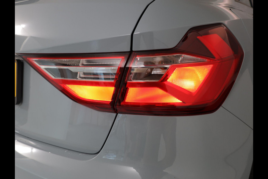 Audi A1 Sportback 25 TFSI Pro Line 95 pk | Navigatie | Parkeersensoren achter | Cruise control | Apple Carplay/Android Auto | Audi A1 Sportback 25 TFSI Pro Line 95 pk | Navigatie | Parkeersensoren achter | Cruise control | Apple Carplay/Android Auto |