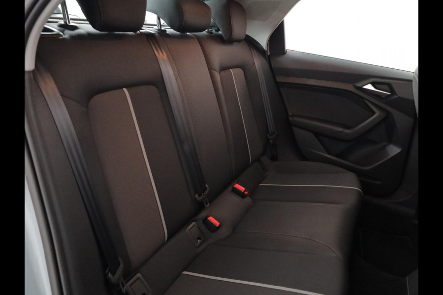 Audi A1 Sportback 25 TFSI Pro Line 95 pk | Navigatie | Parkeersensoren achter | Cruise control | Apple Carplay/Android Auto | Audi A1 Sportback 25 TFSI Pro Line 95 pk | Navigatie | Parkeersensoren achter | Cruise control | Apple Carplay/Android Auto |