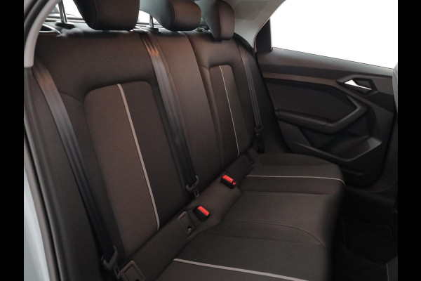 Audi A1 Sportback 25 TFSI Pro Line 95 pk | Navigatie | Parkeersensoren achter | Cruise control | Apple Carplay/Android Auto | Audi A1 Sportback 25 TFSI Pro Line 95 pk | Navigatie | Parkeersensoren achter | Cruise control | Apple Carplay/Android Auto |