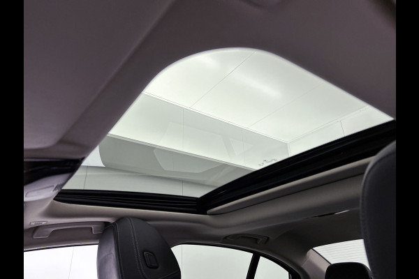 BMW 3-serie 320i M-sport xDrive High Executive(Panorama, StoelV, Carplay, Parkeersensoren, Navi, Camera, Adapt Cruise, Etc) BMW 3-serie 320i M-sport xDrive High Executive(Panorama, StoelV, Carplay, Parkeersensoren, Navi, Camera, Adapt Cruise, Etc)