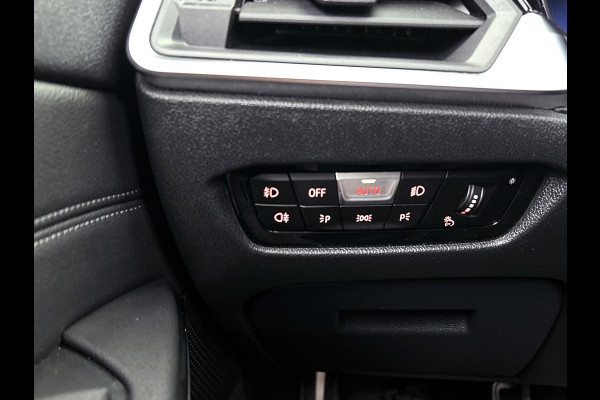 BMW 3-serie 320i M-sport xDrive High Executive(Panorama, StoelV, Carplay, Parkeersensoren, Navi, Camera, Adapt Cruise, Etc) BMW 3-serie 320i M-sport xDrive High Executive(Panorama, StoelV, Carplay, Parkeersensoren, Navi, Camera, Adapt Cruise, Etc)