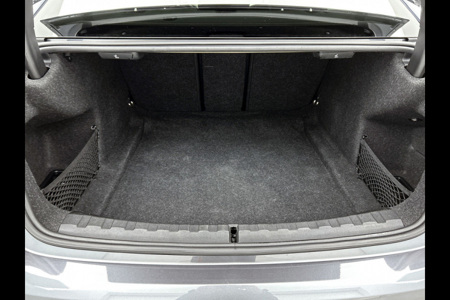 BMW 3-serie 320i M-sport xDrive High Executive(Panorama, StoelV, Carplay, Parkeersensoren, Navi, Camera, Adapt Cruise, Etc) BMW 3-serie 320i M-sport xDrive High Executive(Panorama, StoelV, Carplay, Parkeersensoren, Navi, Camera, Adapt Cruise, Etc)