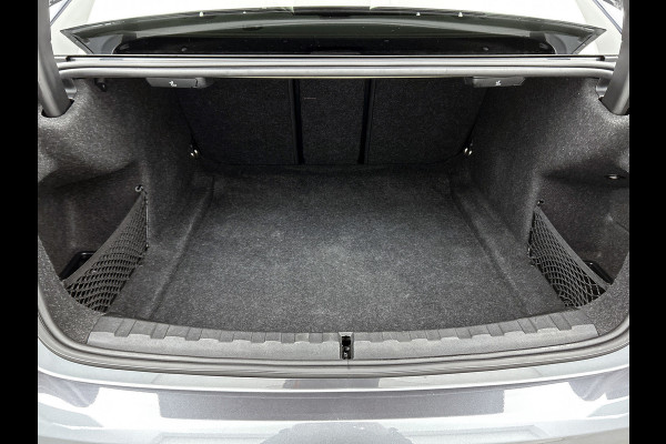 BMW 3-serie 320i M-sport xDrive High Executive(Panorama, StoelV, Carplay, Parkeersensoren, Navi, Camera, Adapt Cruise, Etc) BMW 3-serie 320i M-sport xDrive High Executive(Panorama, StoelV, Carplay, Parkeersensoren, Navi, Camera, Adapt Cruise, Etc)