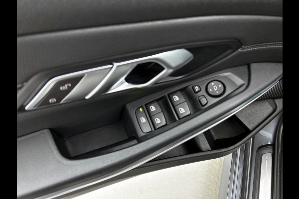 BMW 3-serie 320i M-sport xDrive High Executive(Panorama, StoelV, Carplay, Parkeersensoren, Navi, Camera, Adapt Cruise, Etc) BMW 3-serie 320i M-sport xDrive High Executive(Panorama, StoelV, Carplay, Parkeersensoren, Navi, Camera, Adapt Cruise, Etc)