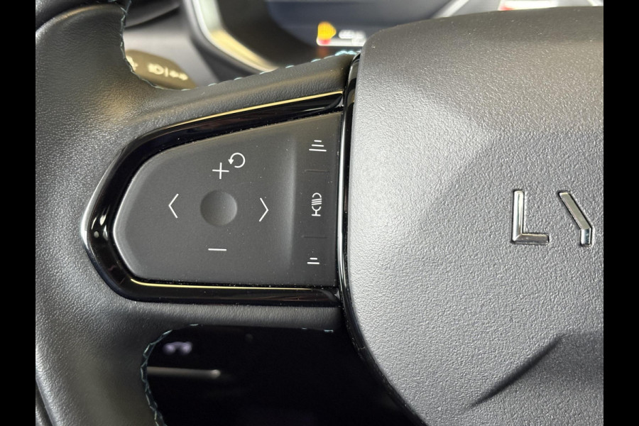 Lynk & Co 01 1.5 261 pk | PHEV | Zuid | 360 Camera | Adaptieve Cruise | Elek. Achterklep | Panorama dak | Stoelverwarming | 1.800kg Trekgewicht Lynk & Co 01 1.5 261 pk | PHEV | Zuid | 360 Camera | Adaptieve Cruise | Elek. Achterklep | Panorama dak | Stoelverwarming | 1.800kg Trekgewicht