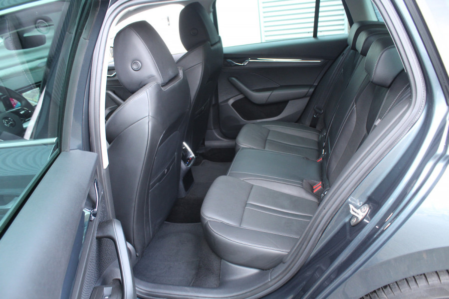 Škoda Octavia Combi 1.4 TSI 204pk iV PHEV Business Edition Plus Clima Cruise Navi Camera HUD 19"LMV El. Klep Škoda Octavia Combi 1.4 TSI 204pk iV PHEV Business Edition Plus Clima Cruise Navi Camera HUD 19"LMV El. Klep