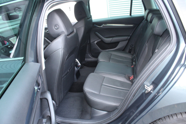 Škoda Octavia Combi 1.4 TSI 204pk iV PHEV Business Edition Plus Clima Cruise Navi Camera HUD 19"LMV El. Klep Škoda Octavia Combi 1.4 TSI 204pk iV PHEV Business Edition Plus Clima Cruise Navi Camera HUD 19"LMV El. Klep