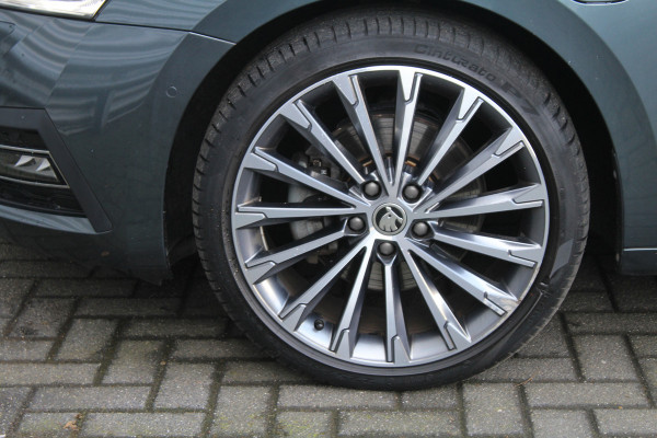 Škoda Octavia Combi 1.4 TSI 204pk iV PHEV Business Edition Plus Clima Cruise Navi Camera HUD 19"LMV El. Klep Škoda Octavia Combi 1.4 TSI 204pk iV PHEV Business Edition Plus Clima Cruise Navi Camera HUD 19"LMV El. Klep