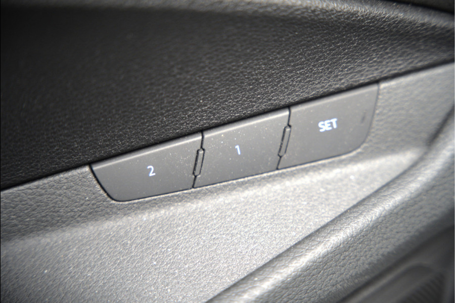 Audi e-tron Sportback 50 quattro S edition 71 kWh | S-Line | Black Edition | Panoramadak | Memory Seats | Luchtvering | Adaptive Cruise Control | Apple Carplay | Keyless | Matrix LED | Leder | Stoelverwarming | NAP | Audi e-tron Sportback 50 quattro S edition 71 kWh | S-Line | Black Edition | Panoramadak | Memory Seats | Luchtvering | Adaptive Cruise Control | Apple Carplay | Keyless | Matrix LED | Leder | Stoelverwarming | NAP |