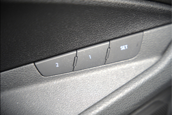 Audi e-tron Sportback 50 quattro S edition 71 kWh | S-Line | Black Edition | Panoramadak | Memory Seats | Luchtvering | Adaptive Cruise Control | Apple Carplay | Keyless | Matrix LED | Leder | Stoelverwarming | NAP | Audi e-tron Sportback 50 quattro S edition 71 kWh | S-Line | Black Edition | Panoramadak | Memory Seats | Luchtvering | Adaptive Cruise Control | Apple Carplay | Keyless | Matrix LED | Leder | Stoelverwarming | NAP |