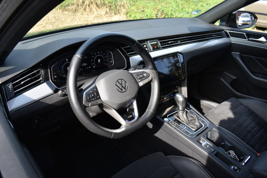 Volkswagen Passat Variant 218PK DSG HYBRID GTE BUSINESS TREKHAAK/IQ-LIGHT/VIRTUAL/LEDER